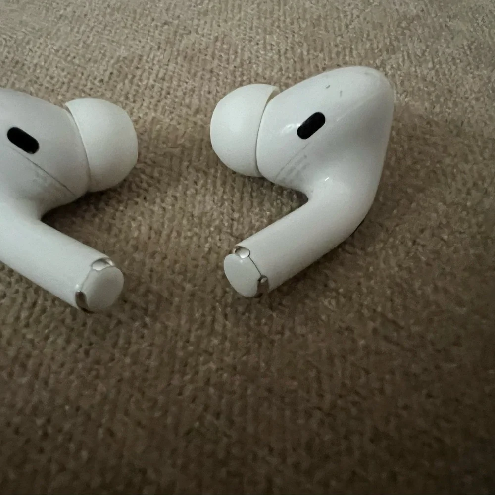 Apple White AirPod Pro Charging Case + Headphones - Picture 5 of 11